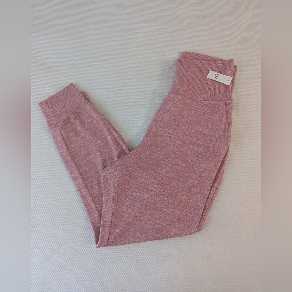 Gap Women's Softspun Jogger Pink Size L.